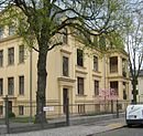 Villa mit Einfriedung