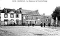 Bringolo ː la Place du Bourg et la mairie vers 1925 (carte postale Émile Hamonic).