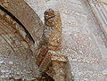detail van de ingang van Castel del Monte, gesteente 'breccia rossa'