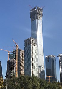 Gedung pencakar langit Zun Tiongkok sedang dibangun pada November 2017.