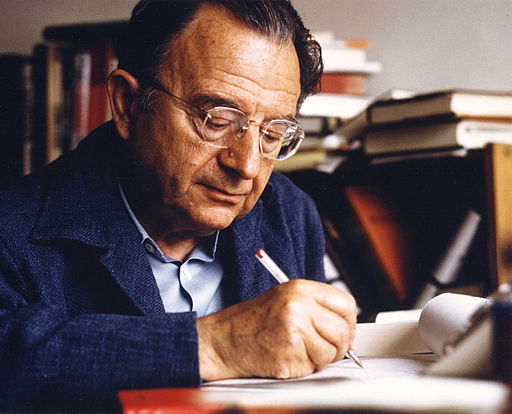 Erich Fromm 1974.jpg