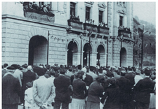 Errepublikaren aldarrikatzea Eibarko udaletxean (Gipuzkoa), 1931ko apirilaren 14an.