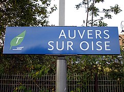 Panneau signalétique sur un quai.