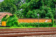 Gerbong tipe KKBR yang ditanahkan di Stasiun Purwakarta.