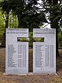 Tombes des victimes de l'attentat de Potsdam nuit au cimetière Goethestrasse à Potsdam-Babelsberg