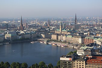 Sjön Binnenalster och Jungfernstieg i Neustadt