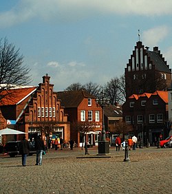 marketplace in Heiligenhafen, April 2006