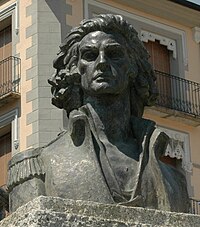 Bust de Josep Moragues i Mas a la plaça Major de Sort