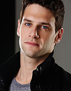 Justin Bartha interprète Colin Morrello.