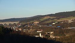 Kirchheimer Dreieck mit der Wälsebachtalbrücke, der Schnellfahrstrecke Hannover–Würzburg