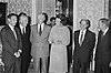 Königin Beatrix begegnet fünf Nobelpreisträgern: Paul Berg, Christian de Duve, Steven Weinberg, Manfred Eigen und Nicolaas Bloembergen