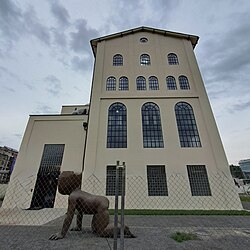 Budova varny Zlíchovského lihovaru, v níž se nachází Musoleum, po rekonstrukci