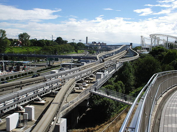 600px-Osaka_Monorail_Crossroads.JPG