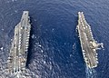 USS Gerald R. Ford (CVN-78) (t.v.) ved siden af USS Harry S. Truman (CVN-75) i 2020