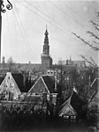 Overzicht uit 1907 van de stadhuistoren met omgeving