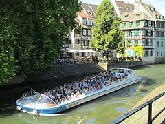 Tourisme fluvial au quai de la Bruche.