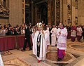 Benedetto XVI con la sua ferula personale, in uso dal 28 novembre 2009