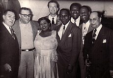 Da sinistra: Jack Teagarden, Sandy DeSantis, Velma Middleton, Fraser MacPherson, Cozy Cole, Arvell Shaw, Earl Hines, Barney Bigard. Al Supper Club Palomar, 17 marzo 1951.