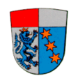 Gemeinde Holzheim Unter von Rot und Silber gespaltenem Schildhaupt gespalten von Silber und Blau; vorne ein linksgewendeter, golden gekrönter und bewehrter blauer Löwe, hinten drei sechsstrahlige goldene Sterne schräg hintereinander.