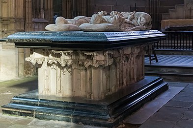 Gisants del duque Carlos I de Borbón (muerto en 1456) y de Inés de Borgoña (muerta en 1476) en la iglesia prioral de Souvigny,