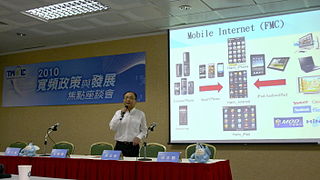 2010年台灣寬頻政策與發展焦點座談會，中華電信行動通信分公司加值處饒吉森處長進行行動網路結構分析