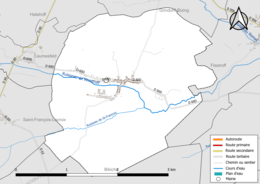 Carte en couleur présentant le réseau hydrographique de la commune