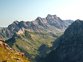 Vue du versant sud-ouest des Diablerets (plus haut sommet).