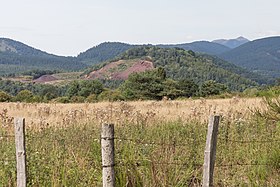 Le puy de la Toupe vu depuis le puy de la Combegrasse à Aydat.