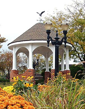 English: Photograph of gazebo in downtown Barr...