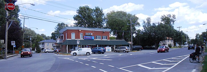 Saint-François : dépanneur à l'intersection du boulevard des Mille-Îles et de la montée Masson