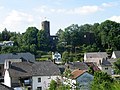 Le château surplombant la ville.