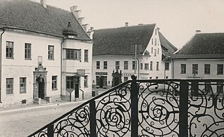 Нарва. Кованая решетка Ратушной лестницы и Ратушная площадь (1930)