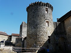 Tour du château des Bernardières.