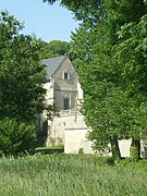 La chapelle du château de Bénouville vue depuis le chemin de halage du Canal de Caen à la mer.