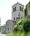 L'église au pied du château.