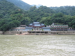 北江と飛来寺