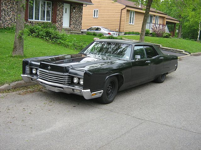 FileGangsterstyled car 1970 Lincoln Continental Flickr denizen24jpg