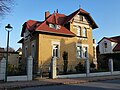 Villa mit Einfriedung