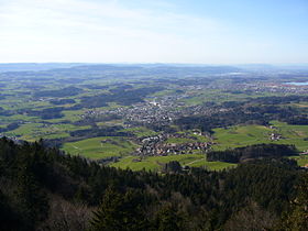 Hinwil vom Bachtel aus gesehen