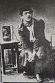 Julius Adler, actor del teatro en ídish que se presentaba en el shtetl, en el papel del talmudista Rakov