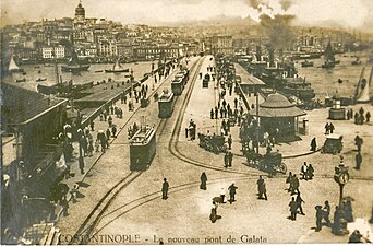 Le quatrième pont et ses tramways dans les années 1920.