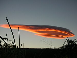 English: Lenticular cloud formation. Photo tak...