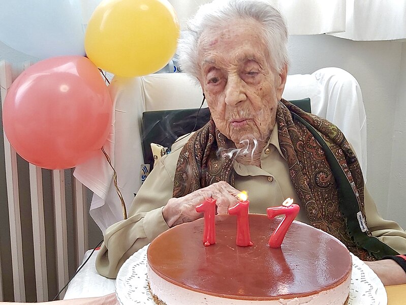 파일:Maria Branyas Morera (117è aniversari).jpg