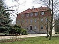 Schloss (Nr. 4), Wohn- und Wirtschaftsgebäude (Nr. 18) sowie weiteres Wirtschaftsgebäude (Einzeldenkmale zu ID-Nr. 09300560)