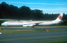 Un Douglas DC-8-63F d':Airborne Express (en), similaire à l'appareil impliqué dans l'accident.