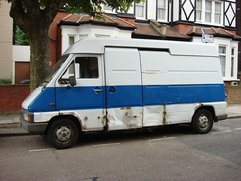 http://upload.wikimedia.org/wikipedia/commons/thumb/7/73/Renault_van.jpg/800px-Renault_van.jpg