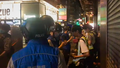 晚上11時，山東街多名記者被警員包圍截查
