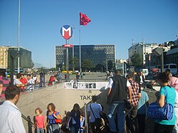 Taksim metrostansiyasının girişi