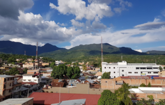Blick von Tarapoto auf die Cordillera Escalera