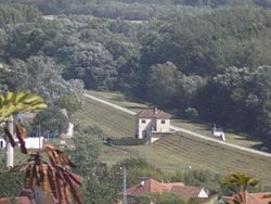 View toward Mecset street's barrage control house. - Érd.JPG